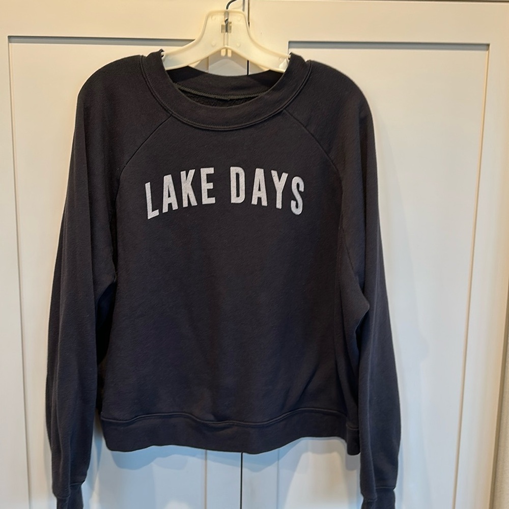 Bella Canvas crew neck cropped sweatshirt size L Lake Days